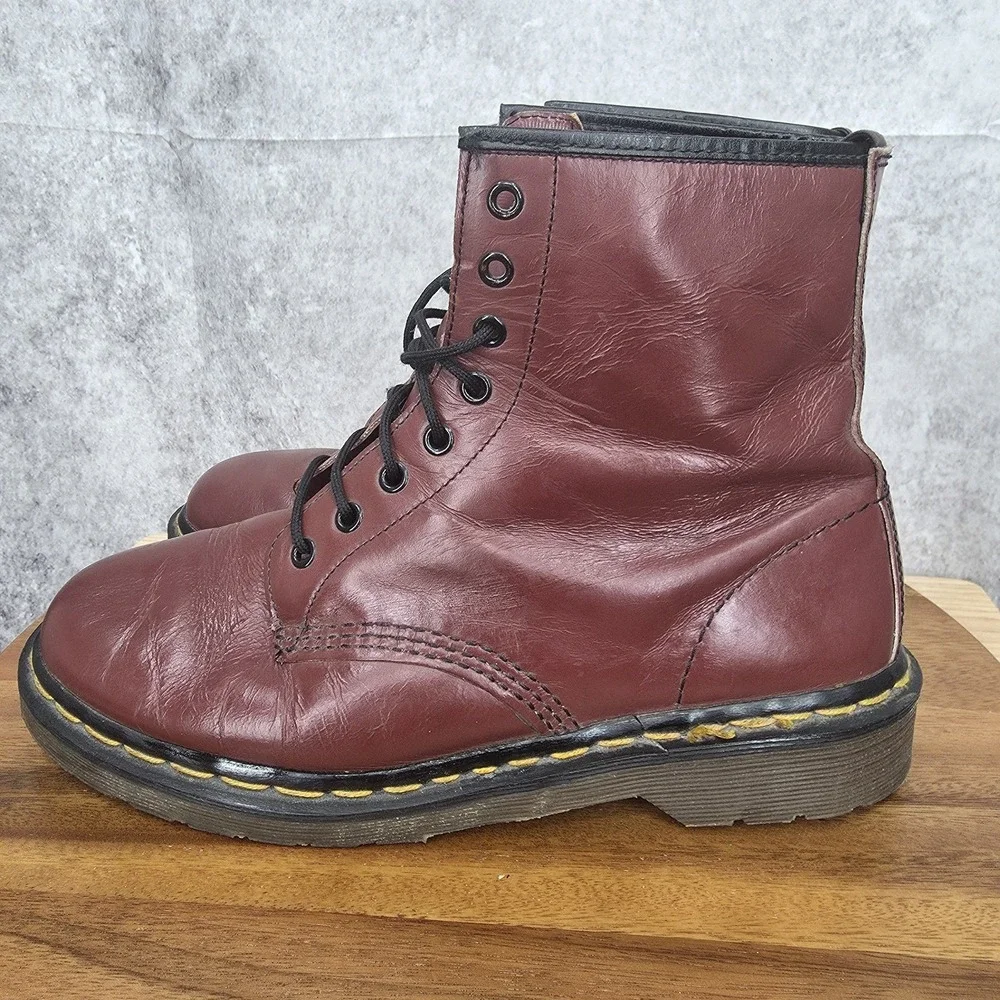 Dr Martens 1460 Boots Mens 9 Cherry Red Leather Moto Combat 8-Eye‎ England